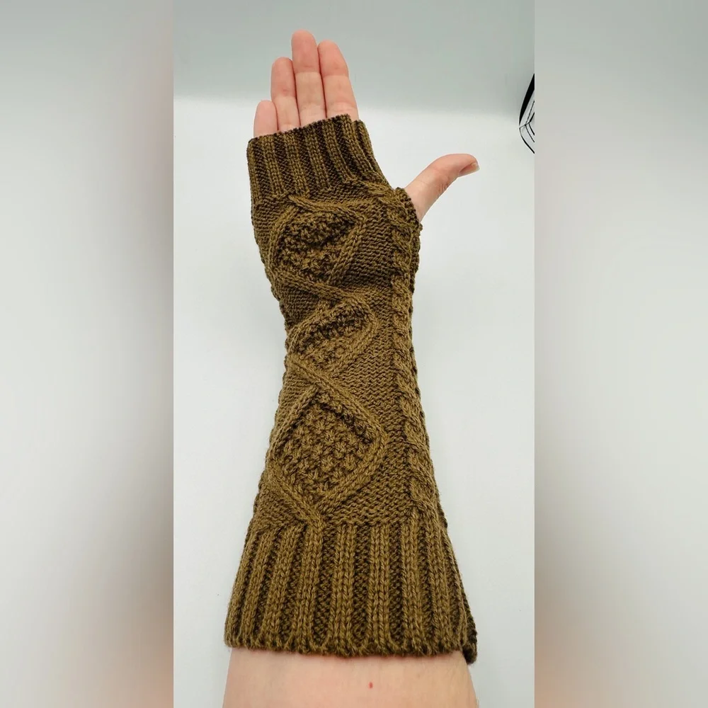 Women’s 2 Pairs Of Acrylic Knit Fingerless Gloves Arm Warmers Dark Gray & Brown